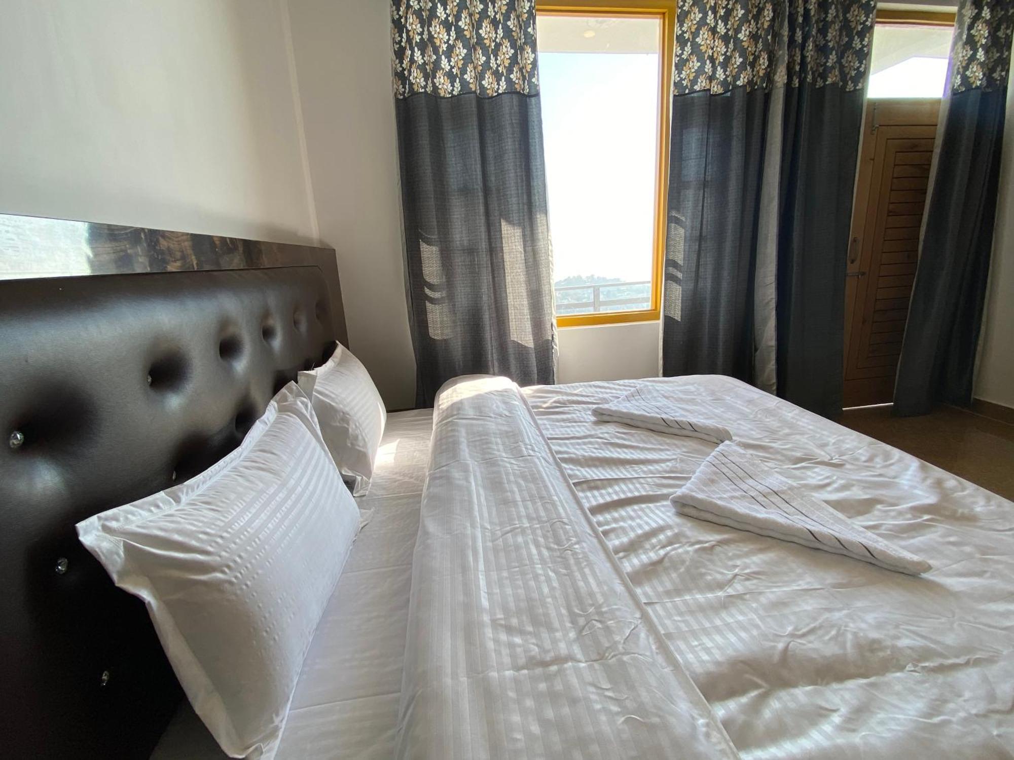Redeem Cafe & Homestay МакЛеод Ганж Екстериор снимка
